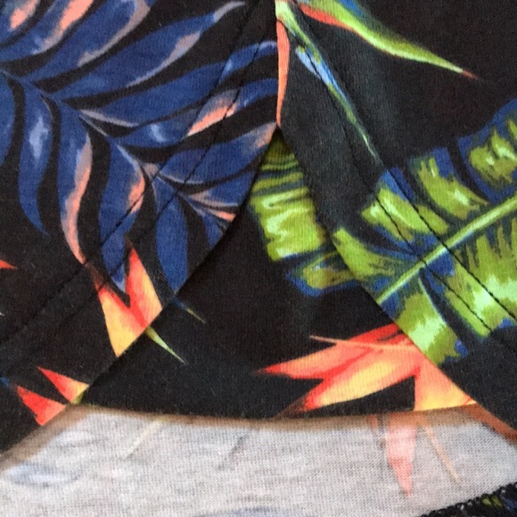 Bedford Fair Tropical Print Short-sleeved Tee shirt Size Large Like New - Picture 7 of 7